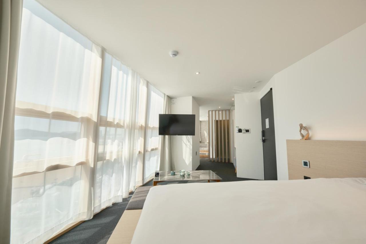Uh Suite The Haeundae Busan Exterior foto
