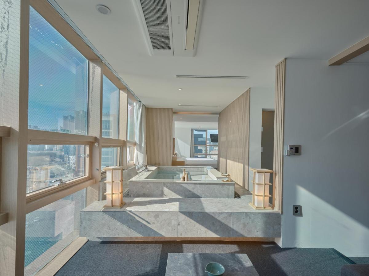 Uh Suite The Haeundae Busan Exterior foto